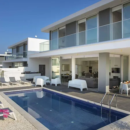 Villa Brand New Luxurious With Pool