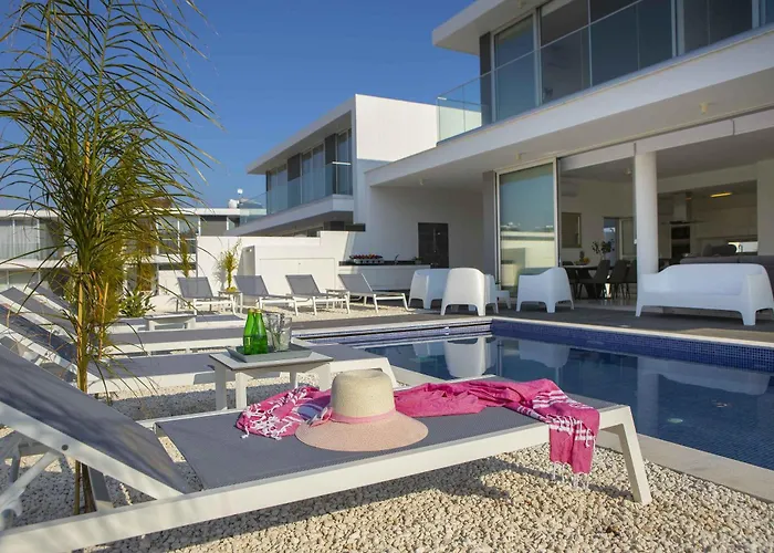 Brand New Luxurious With Pool Villa