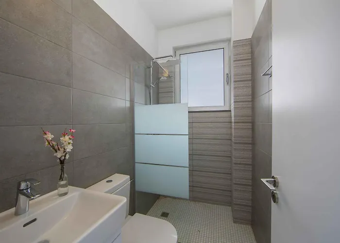 Villa Brand New Luxurious With Pool