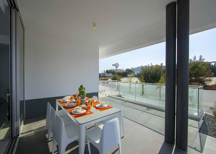 Brand New Luxurious With Pool Villa