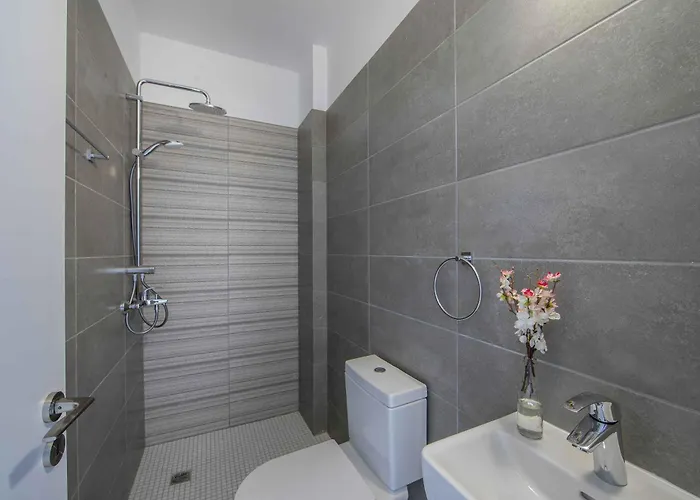 Brand New Luxurious With Pool *