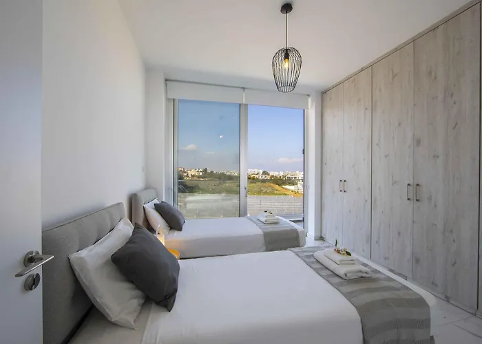 Brand New Luxurious With Pool