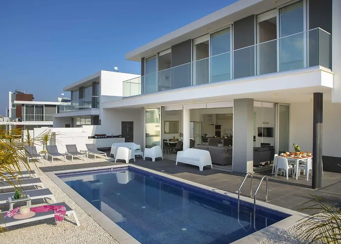 Villa Brand New Luxurious With Pool