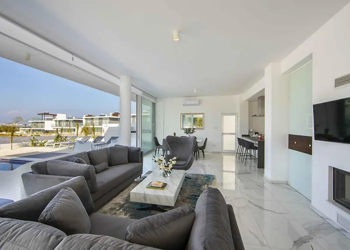 Brand New Luxurious With Pool *