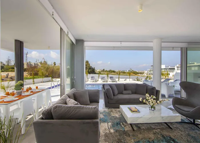 Brand New Luxurious With Pool