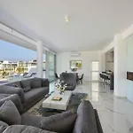 Brand New Luxurious With Pool *
