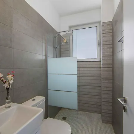 Villa Brand New Luxurious With Pool