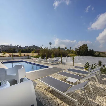 Brand New Luxurious With Pool