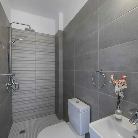 Brand New Luxurious With Pool *