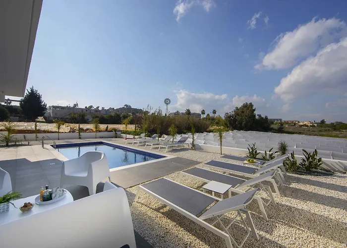 Brand New Luxurious With Pool