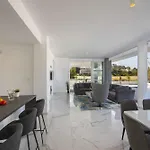 וילה Brand New Luxurious With Pool פרוטאראס