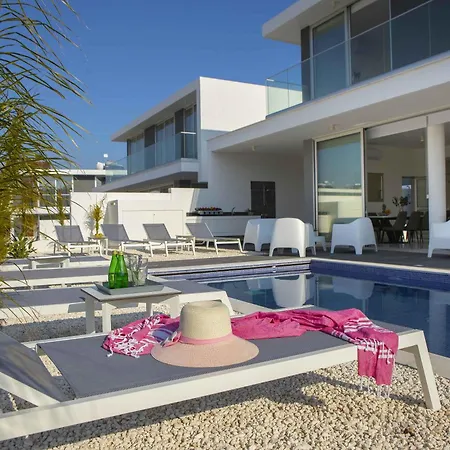 Brand New Luxurious With Pool וילה