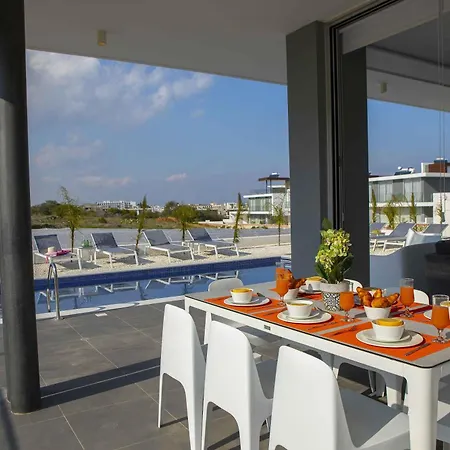 Brand New Luxurious With Pool פרוטאראס